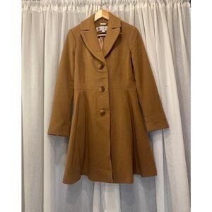 Trina Turk size 6 fit and flare mid length button up coat tan/brown